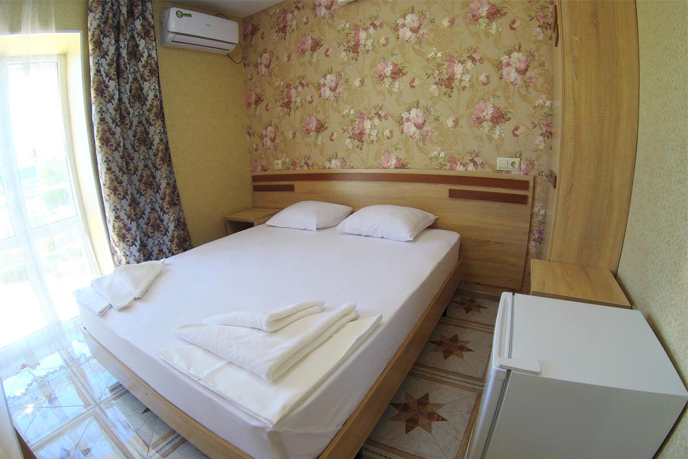 2-х местный «Полулюкс» с 1 двуспальной кроватью или 2 отдельными кроватями - 18 кв.м.